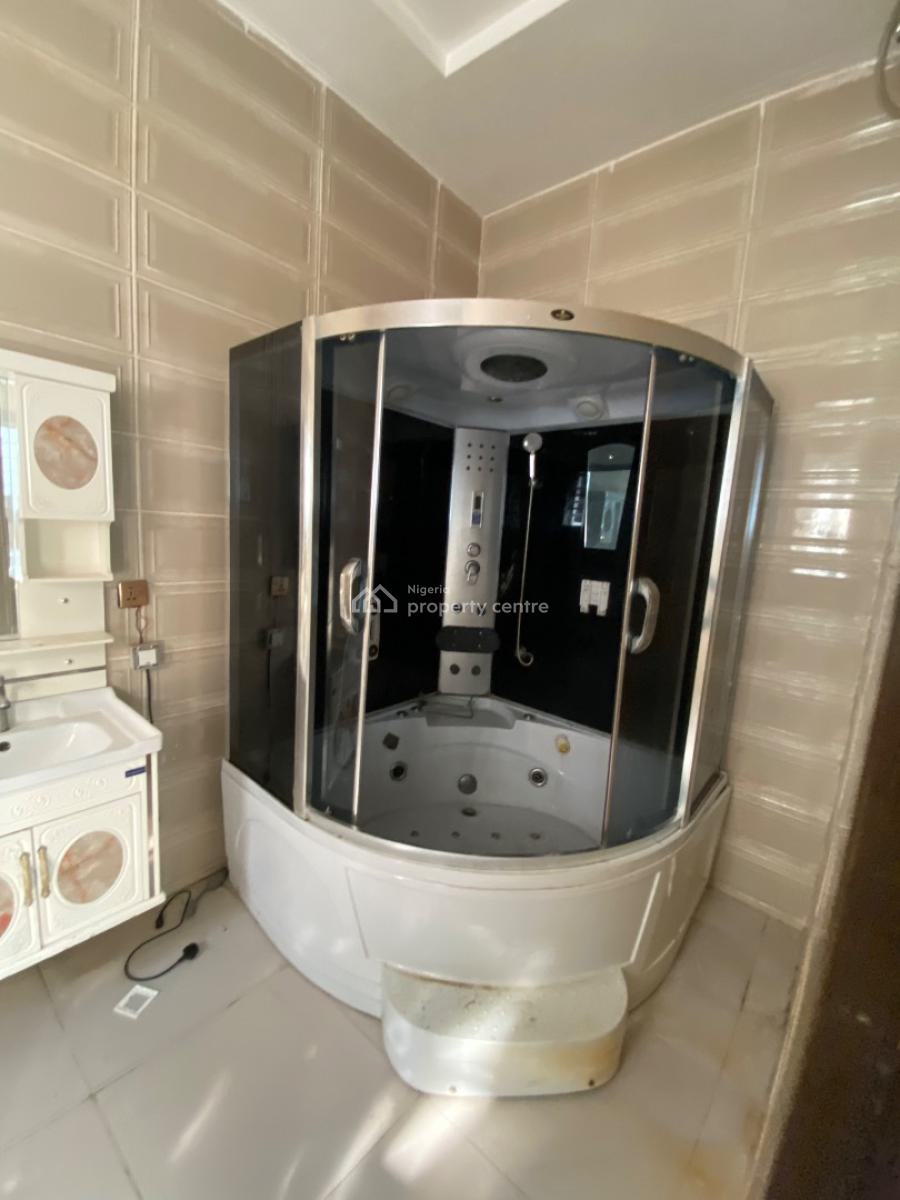 Specious Master Bedroom Available, Orchard Road, Lekki Expressway, Lekki, Lagos, Flat / Apartment for Rent