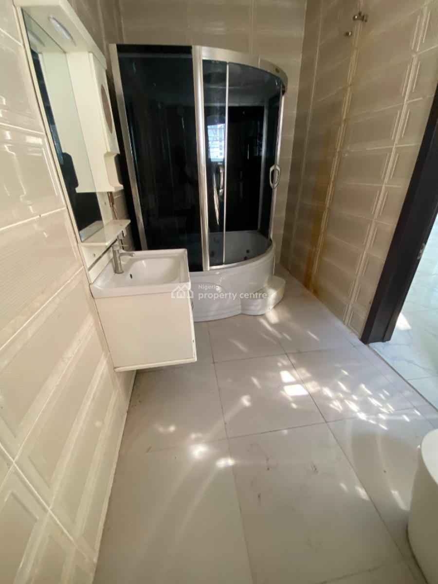 Specious Master Bedroom Available, Orchard Road, Lekki Expressway, Lekki, Lagos, Flat / Apartment for Rent