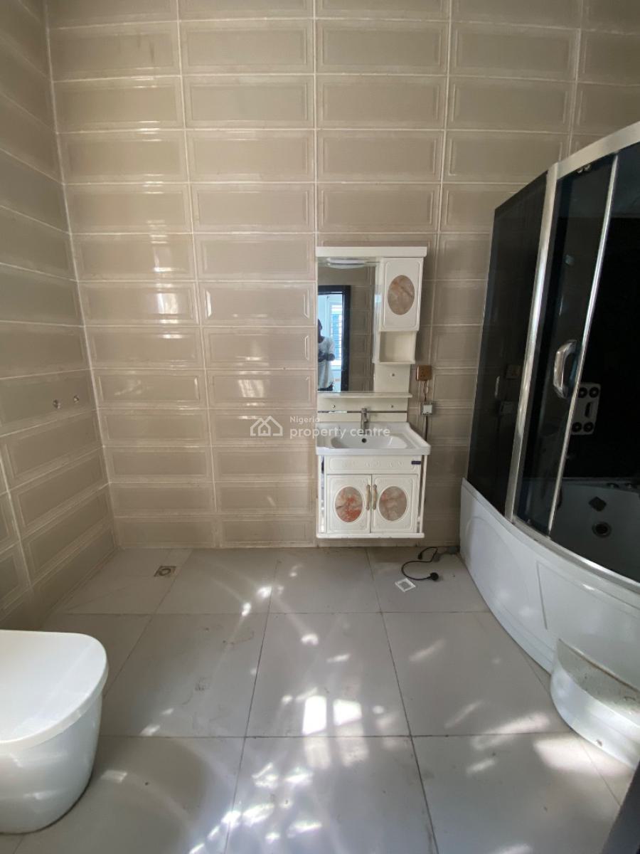 Specious Master Bedroom Available, Orchard Road, Lekki Expressway, Lekki, Lagos, Flat / Apartment for Rent