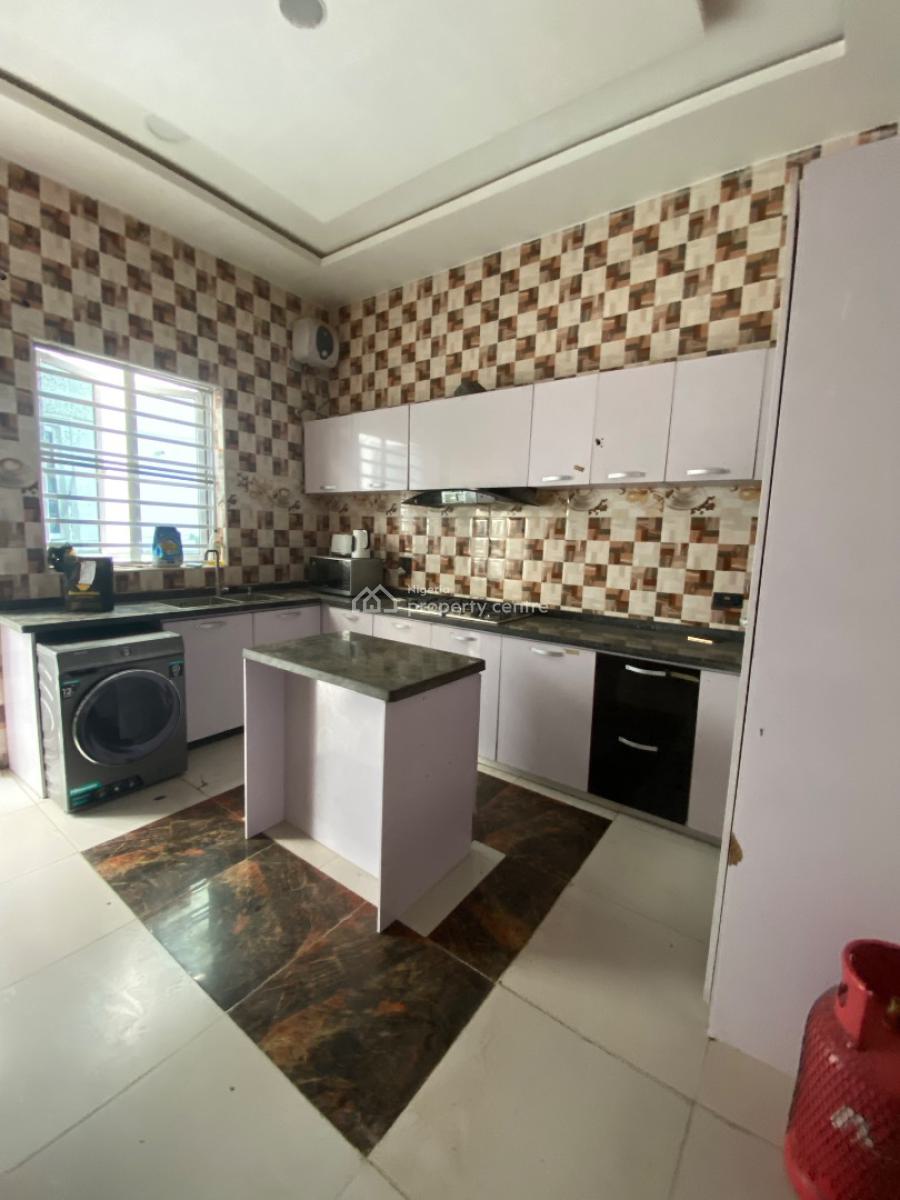 Specious Master Bedroom Available, Orchard Road, Lekki Expressway, Lekki, Lagos, Flat / Apartment for Rent