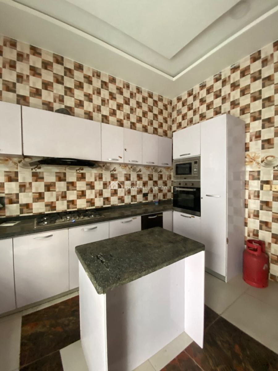 Specious Master Bedroom Available, Orchard Road, Lekki Expressway, Lekki, Lagos, Flat / Apartment for Rent