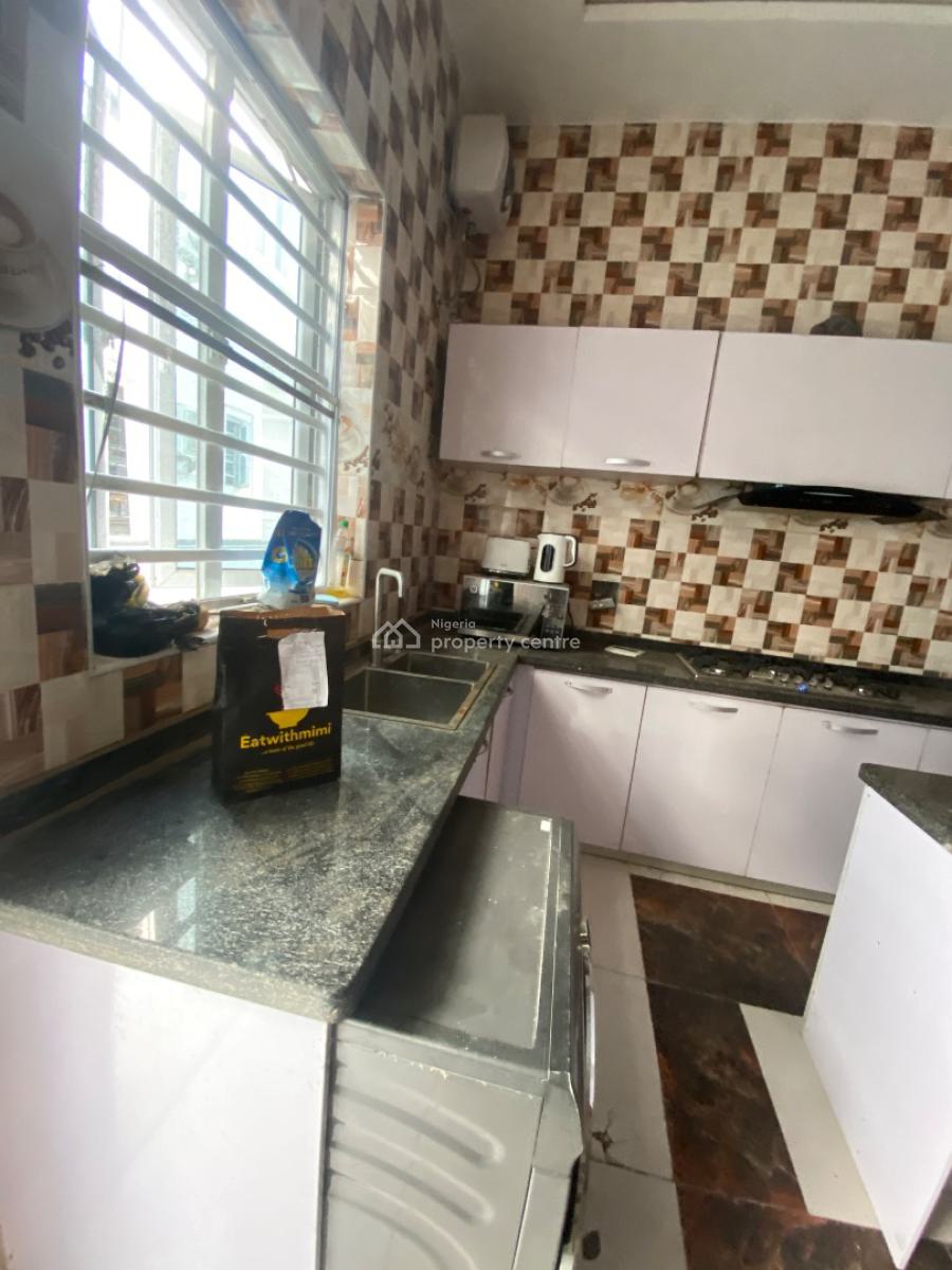 Specious Master Bedroom Available, Orchard Road, Lekki Expressway, Lekki, Lagos, Flat / Apartment for Rent