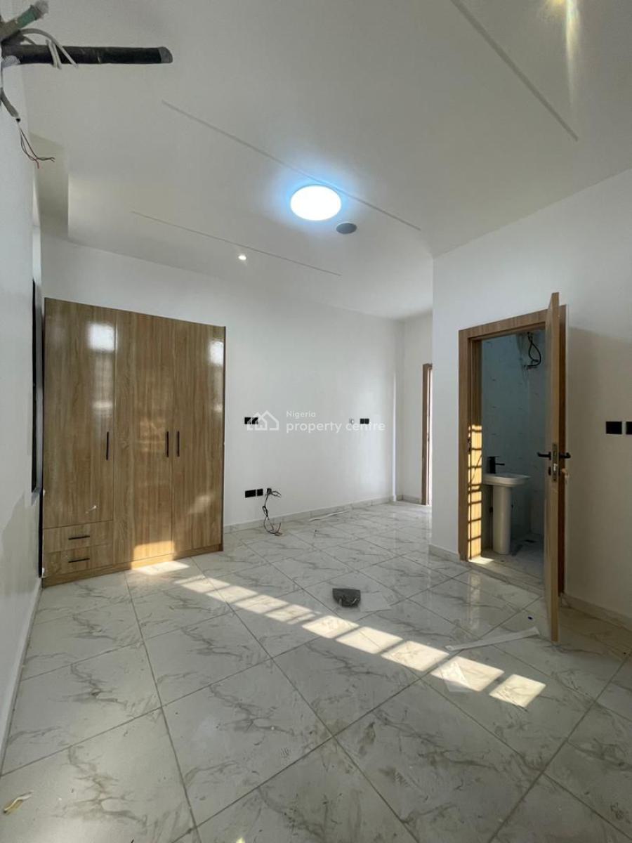 2 Bedroom Apartment, Ologolo, Lekki, Lagos, Block of Flats for Sale