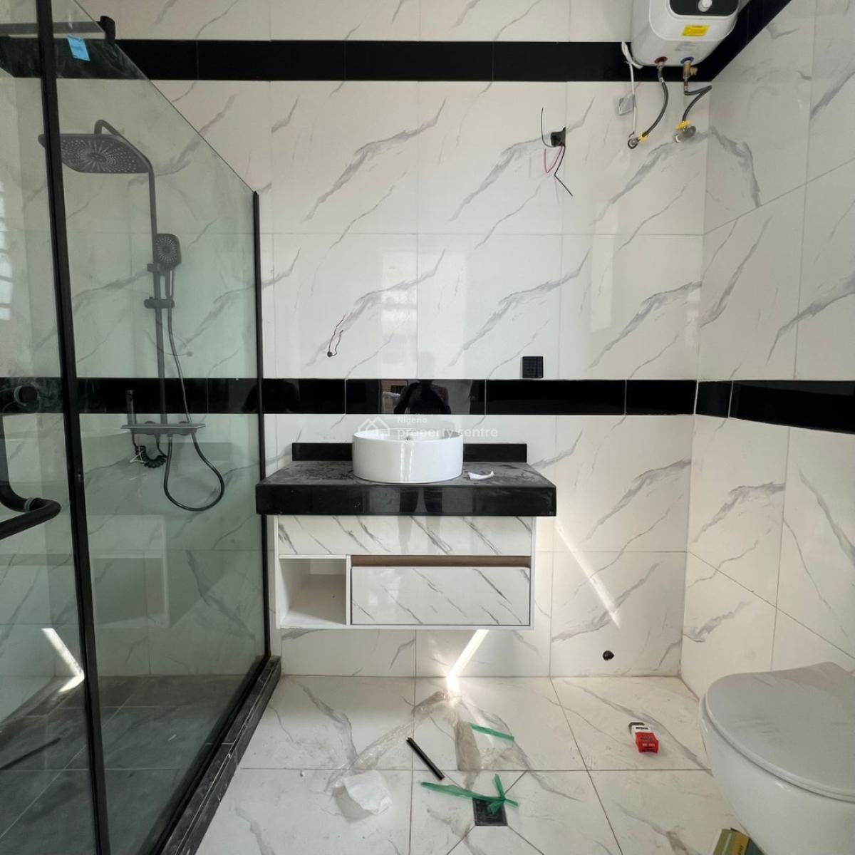 Luxury 2 Bedroom Apartment + Elevator & Gym, Lekki Phase 1, Lekki, Lagos, Flat / Apartment for Sale