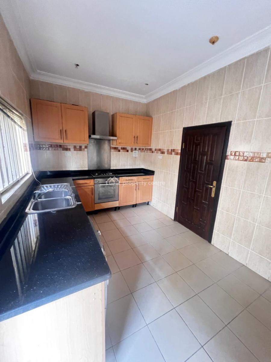 3 Bedroom Apartment, Only 3 in a Compound, Available, Lekki Phase 1, Lekki, Lagos, Flat / Apartment for Rent