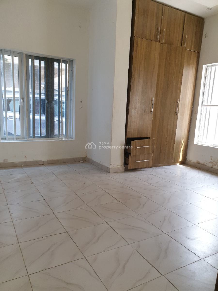 Spacious 3 Bedroom Flat, Salem/ Ikate, Lekki, Lagos, Flat / Apartment for Rent