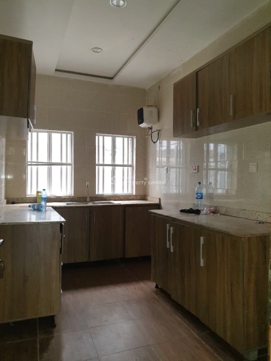 Spacious 3 Bedroom Flat, Salem/ Ikate, Lekki, Lagos, Flat / Apartment for Rent
