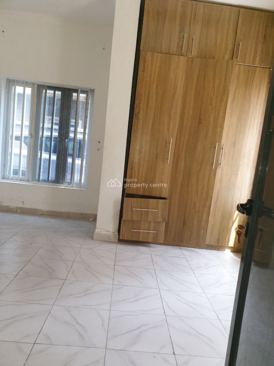 Spacious 3 Bedroom Flat, Salem/ Ikate, Lekki, Lagos, Flat / Apartment for Rent