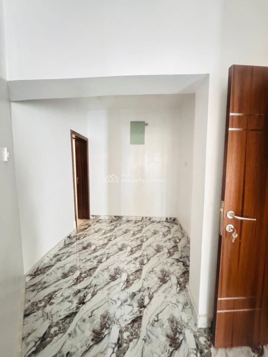 Well Maintained 3 Bedrooms Flat, Lekki Phase 1, Lekki, Lagos, Flat / Apartment for Rent