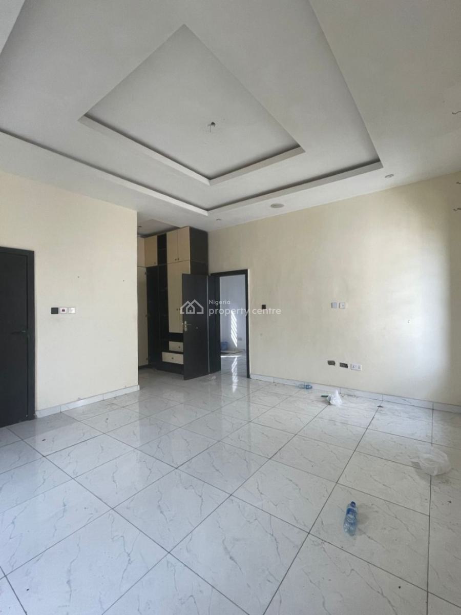 Spacious Affordable Master Bedroom Shared Apartment, Royal Pine Estate Orchid Road, Lekki, Lagos, Flat / Apartment for Rent