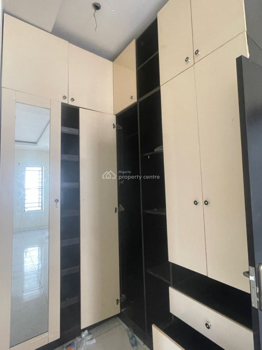 Spacious Affordable Master Bedroom Shared Apartment, Royal Pine Estate Orchid Road, Lekki, Lagos, Flat / Apartment for Rent