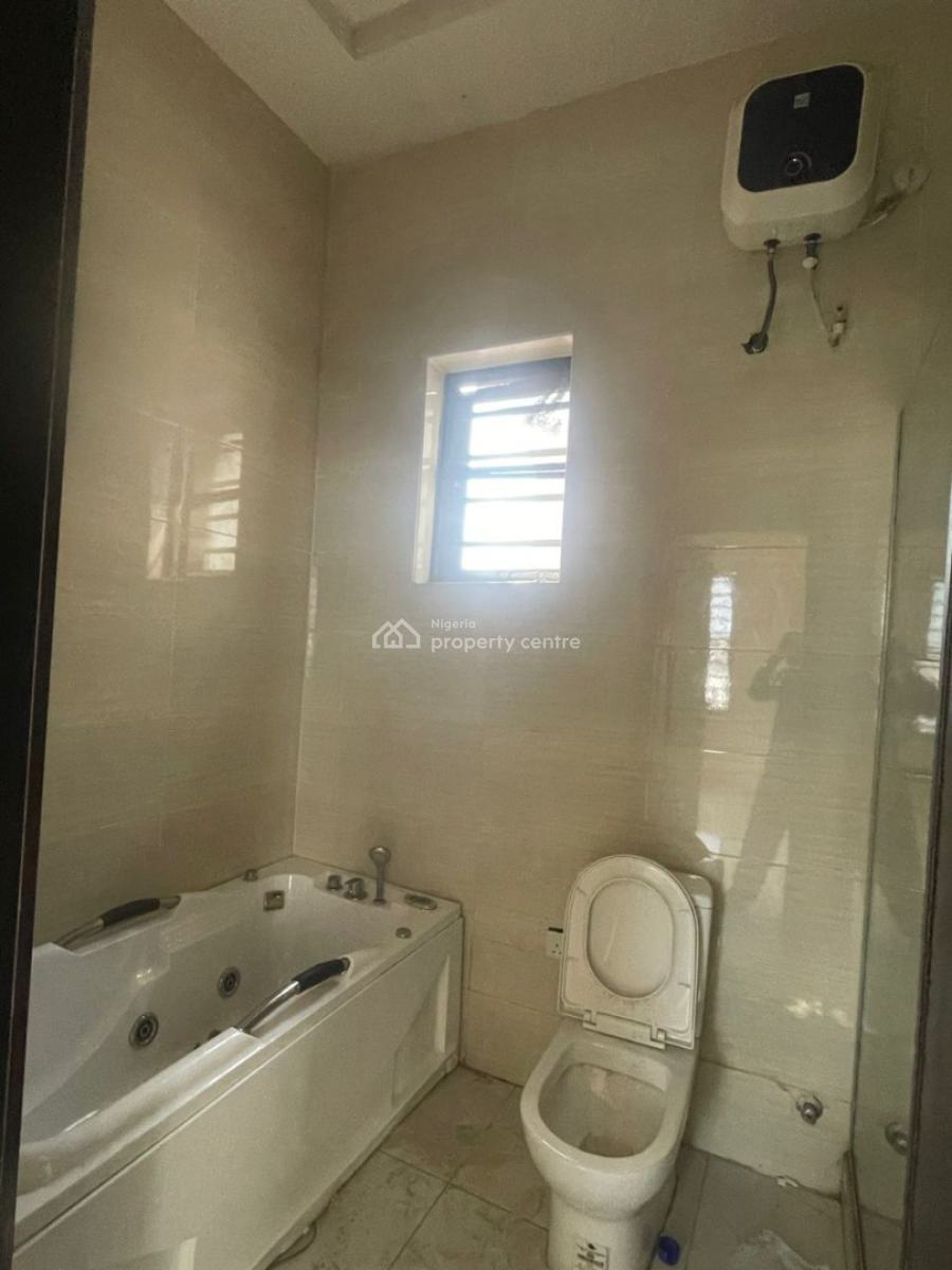 Spacious Affordable Master Bedroom Shared Apartment, Royal Pine Estate Orchid Road, Lekki, Lagos, Flat / Apartment for Rent