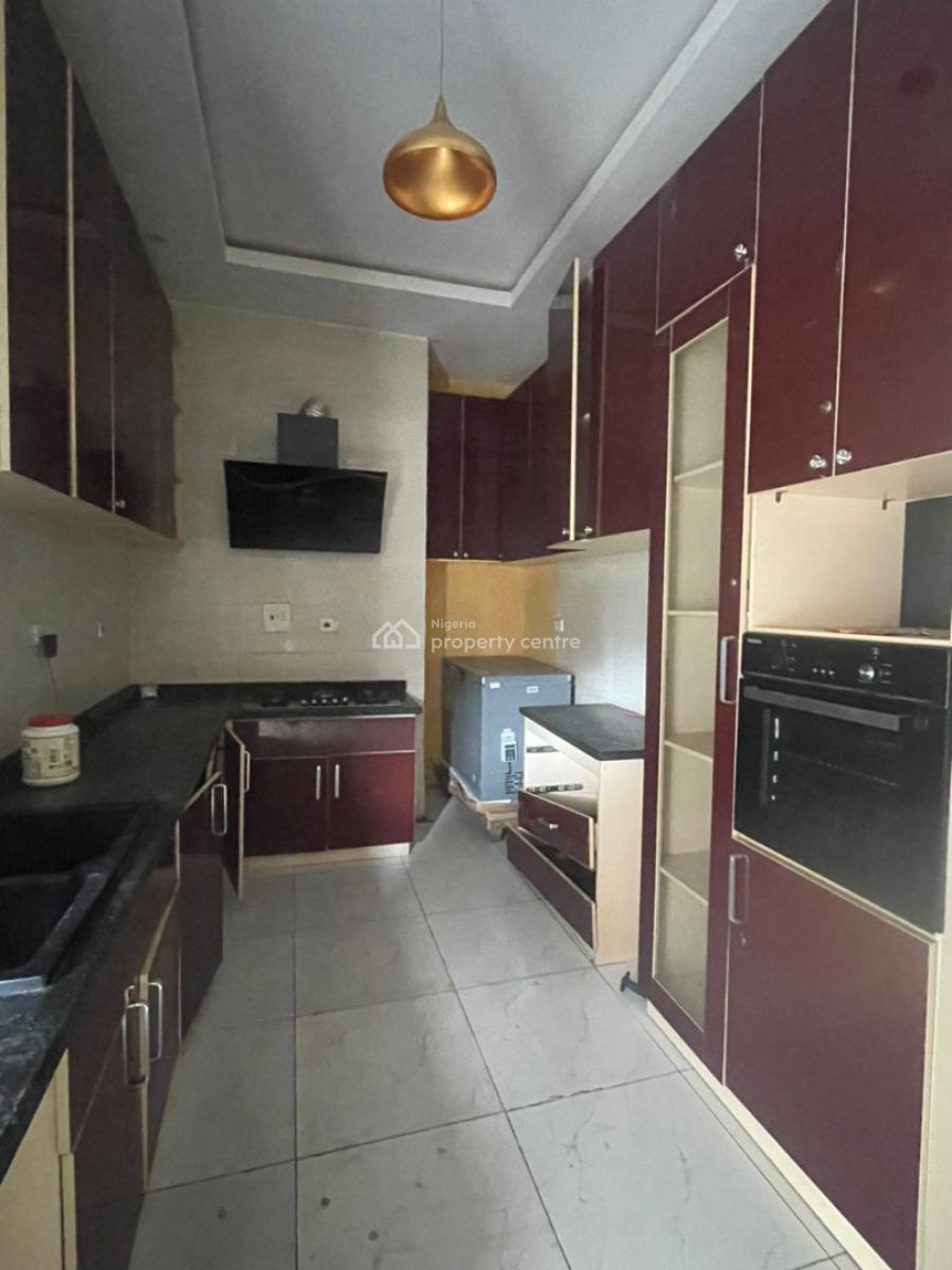 Spacious Affordable Master Bedroom Shared Apartment, Royal Pine Estate Orchid Road, Lekki, Lagos, Flat / Apartment for Rent