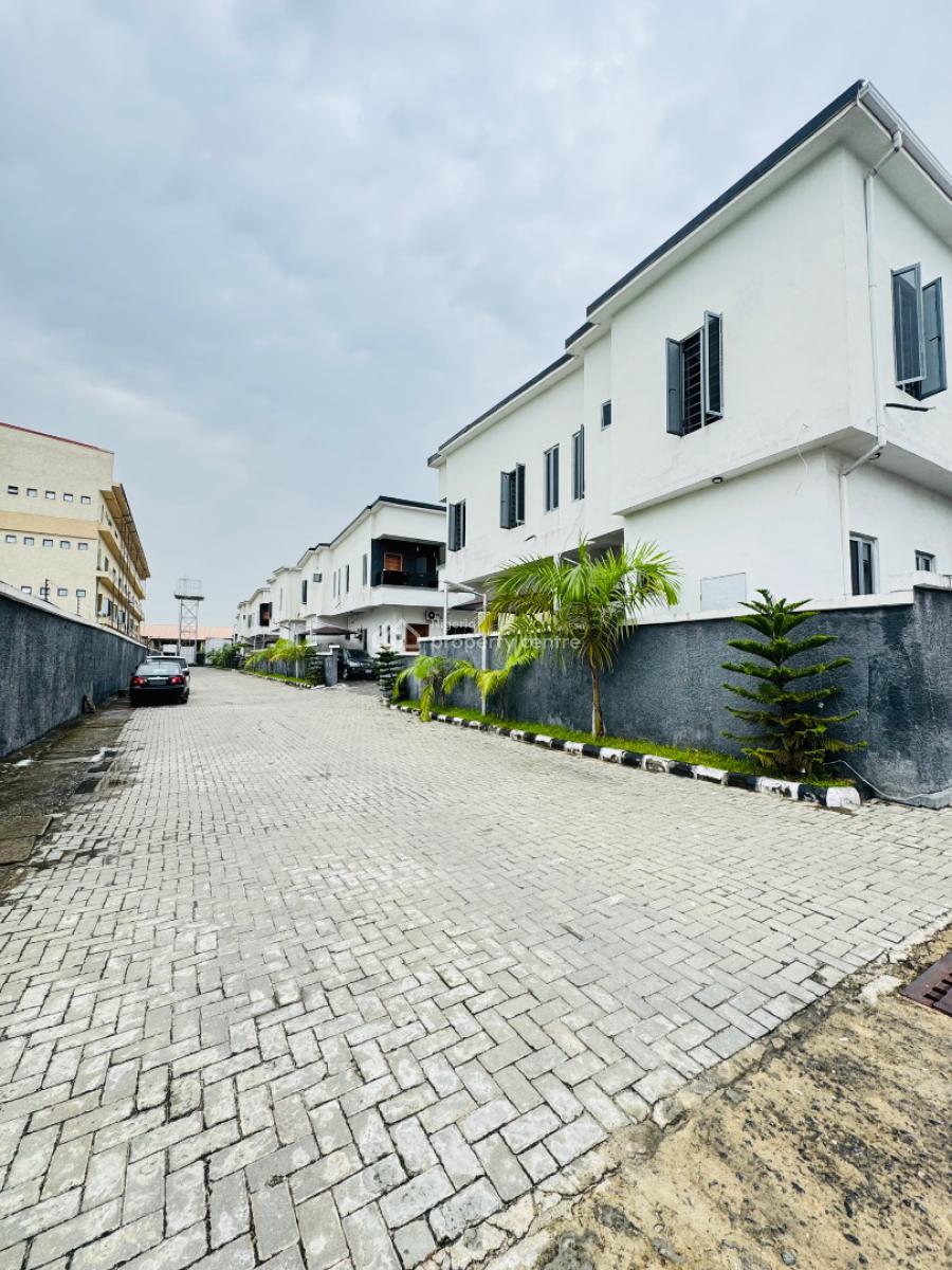 Super Distress  4 Bedroom Semi Detached Duplex with Bq, Vgc, Lekki, Lagos, Semi-detached Duplex for Sale