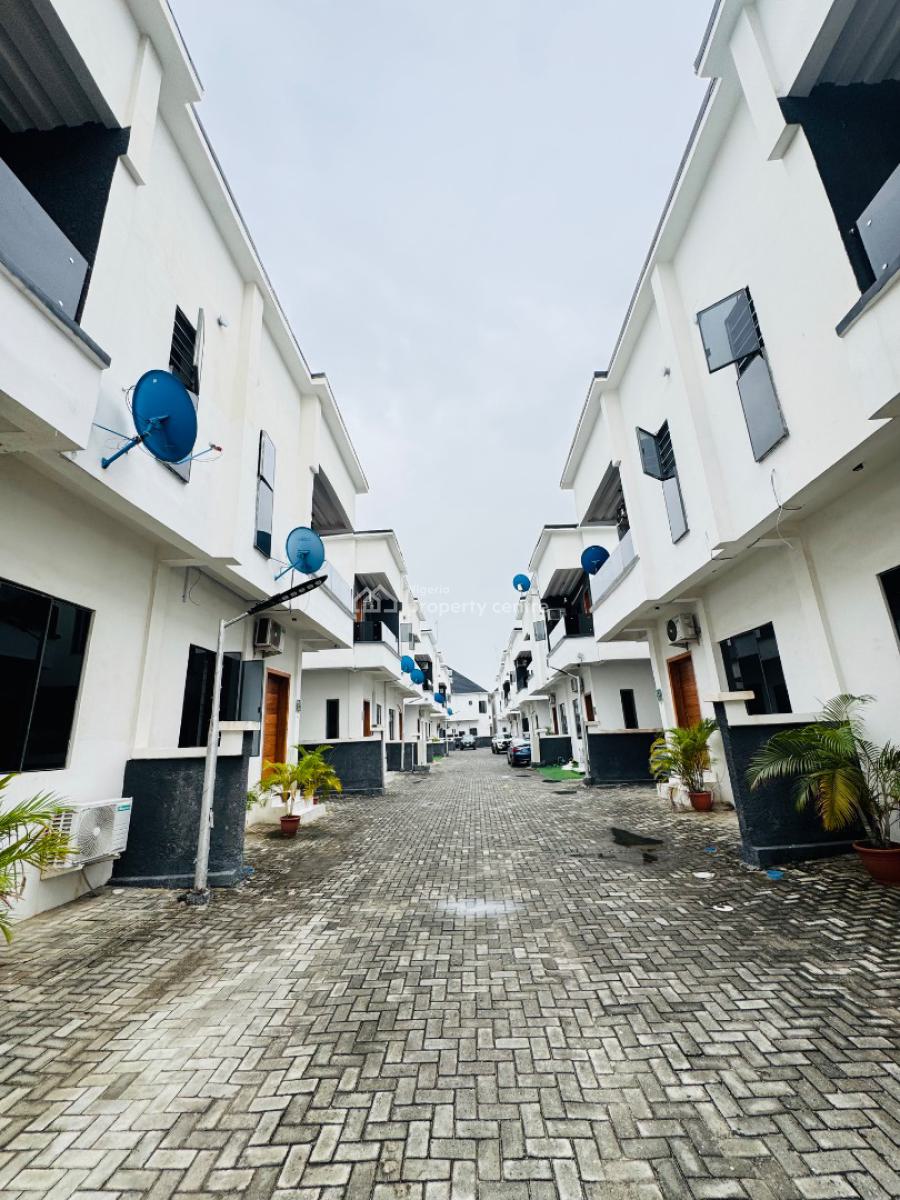 Super Distress  4 Bedroom Semi Detached Duplex with Bq, Vgc, Lekki, Lagos, Semi-detached Duplex for Sale