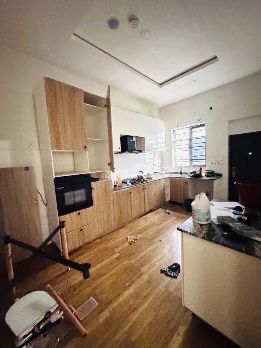 Super Distress  4 Bedroom Semi Detached Duplex with Bq, Vgc, Lekki, Lagos, Semi-detached Duplex for Sale