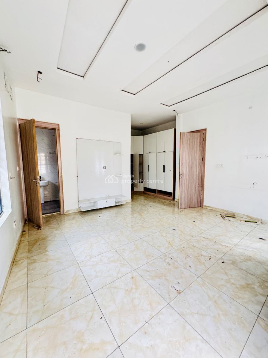 Super Distress  4 Bedroom Semi Detached Duplex with Bq, Vgc, Lekki, Lagos, Semi-detached Duplex for Sale