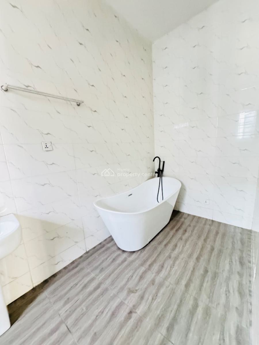 Super Distress  4 Bedroom Semi Detached Duplex with Bq, Vgc, Lekki, Lagos, Semi-detached Duplex for Sale