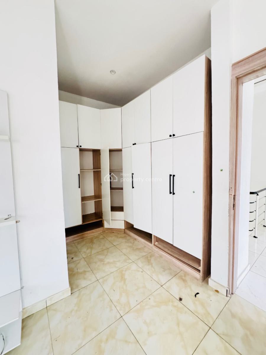 Super Distress  4 Bedroom Semi Detached Duplex with Bq, Vgc, Lekki, Lagos, Semi-detached Duplex for Sale