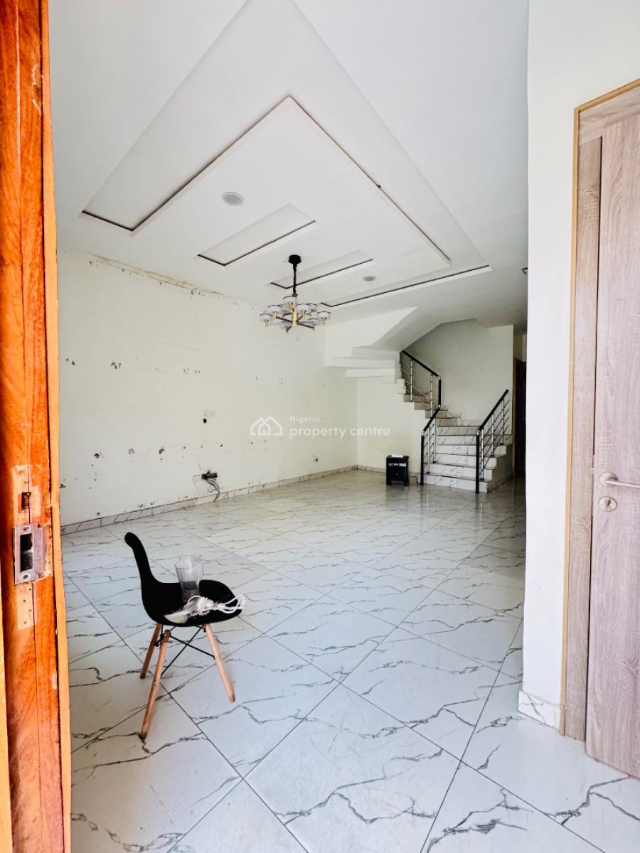 Super Distress  4 Bedroom Semi Detached Duplex with Bq, Vgc, Lekki, Lagos, Semi-detached Duplex for Sale