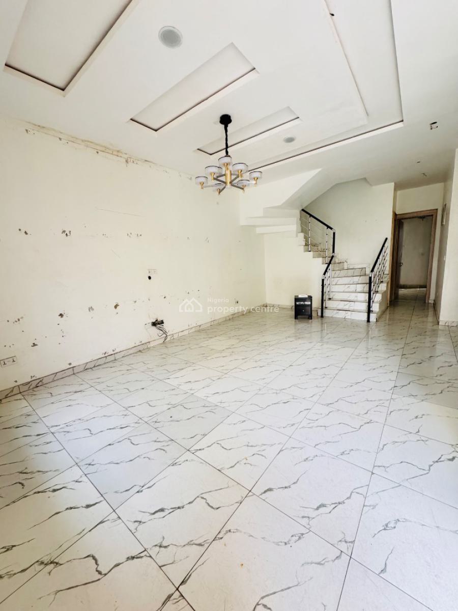 Super Distress  4 Bedroom Semi Detached Duplex with Bq, Vgc, Lekki, Lagos, Semi-detached Duplex for Sale