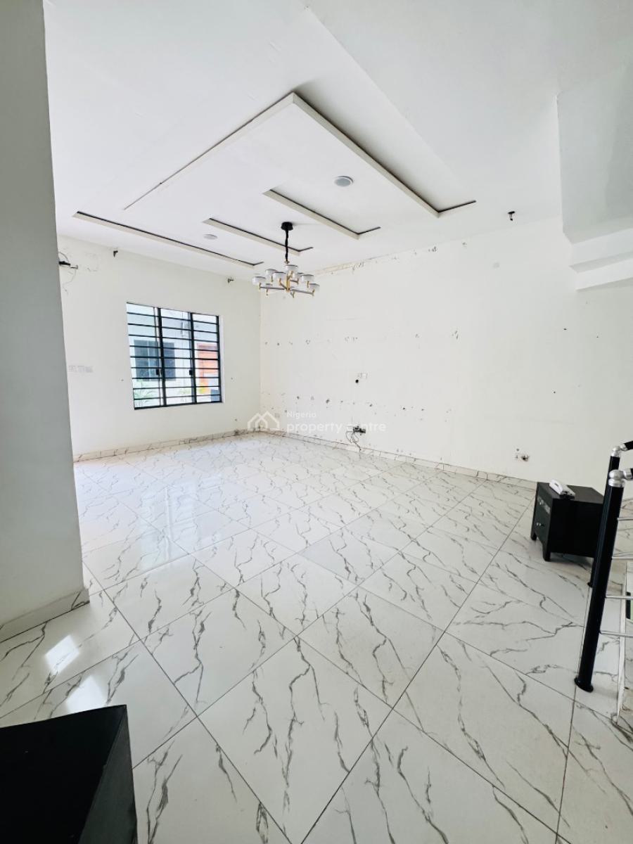 Super Distress  4 Bedroom Semi Detached Duplex with Bq, Vgc, Lekki, Lagos, Semi-detached Duplex for Sale