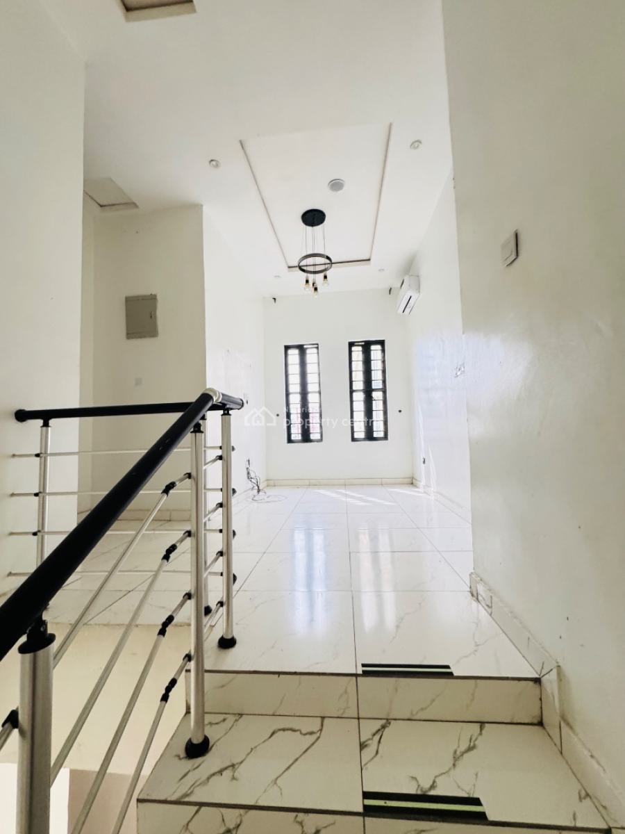 Super Distress  4 Bedroom Semi Detached Duplex with Bq, Vgc, Lekki, Lagos, Semi-detached Duplex for Sale