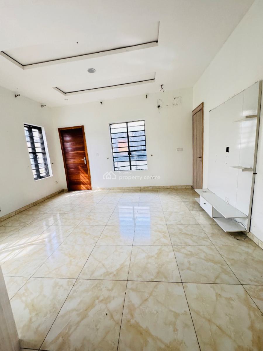 Super Distress  4 Bedroom Semi Detached Duplex with Bq, Vgc, Lekki, Lagos, Semi-detached Duplex for Sale