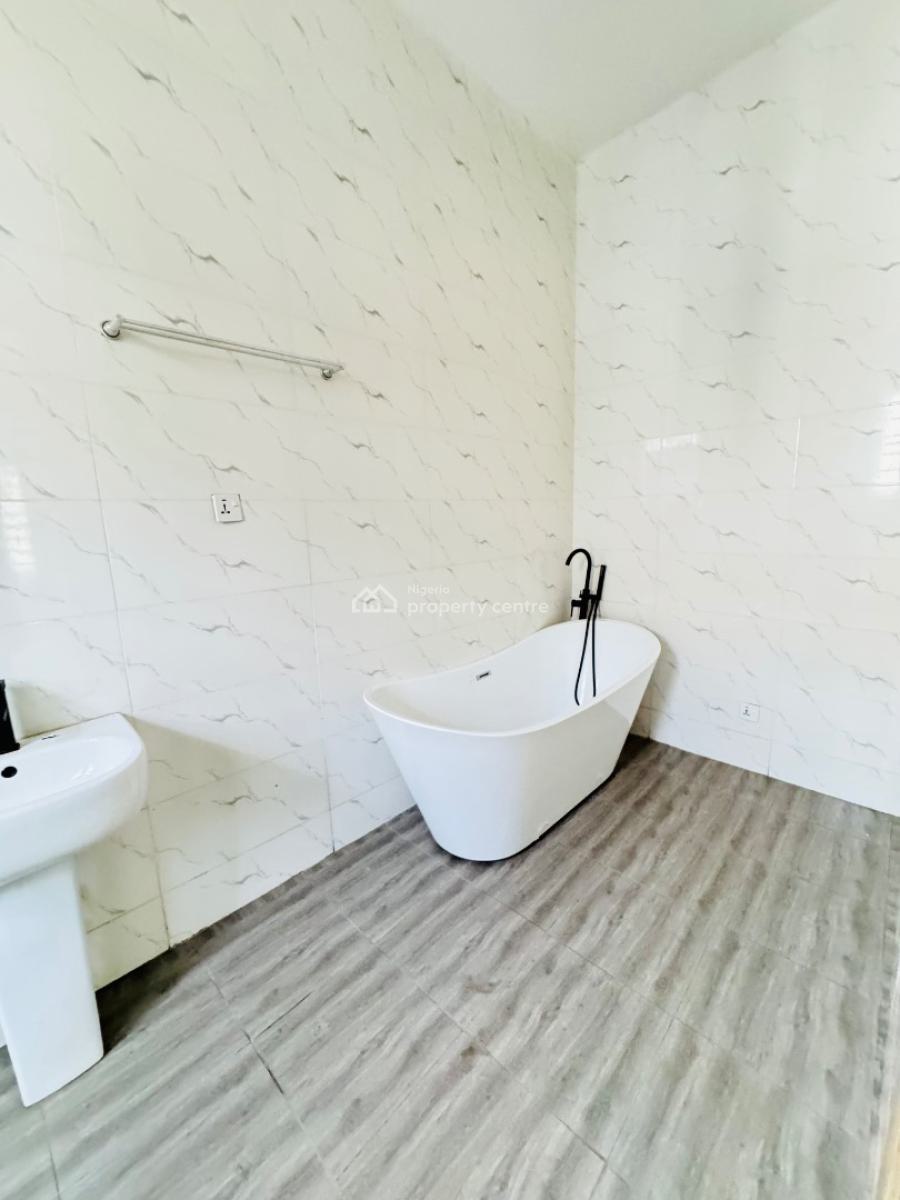 Super Distress  4 Bedroom Semi Detached Duplex with Bq, Vgc, Lekki, Lagos, Semi-detached Duplex for Sale