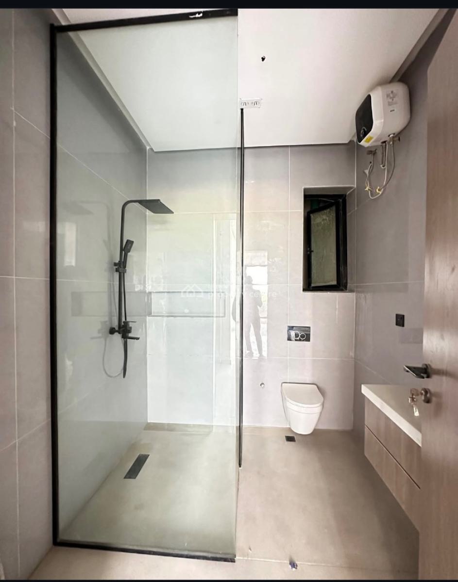 2 Bedroom Service and Spacious Apartment, Lekki Phase 1, Lekki, Lagos, Flat / Apartment for Sale