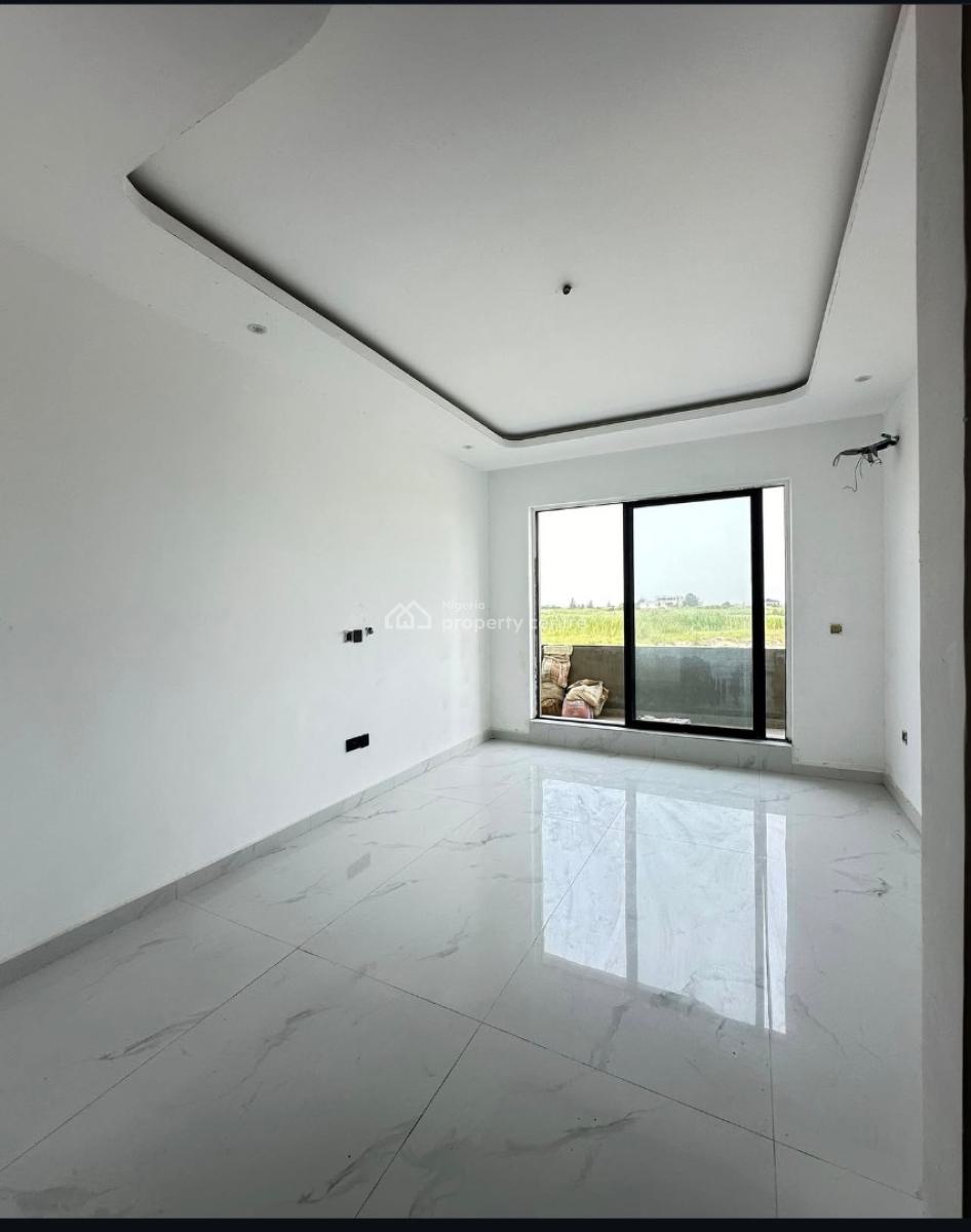 2 Bedroom Service and Spacious Apartment, Lekki Phase 1, Lekki, Lagos, Flat / Apartment for Sale