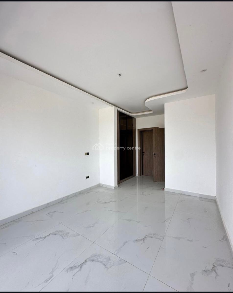 2 Bedroom Service and Spacious Apartment, Lekki Phase 1, Lekki, Lagos, Flat / Apartment for Sale