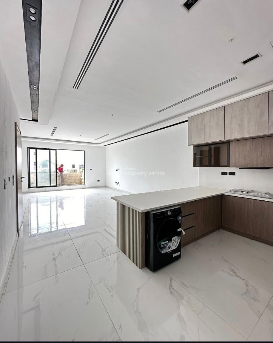 2 Bedroom Service and Spacious Apartment, Lekki Phase 1, Lekki, Lagos, Flat / Apartment for Sale