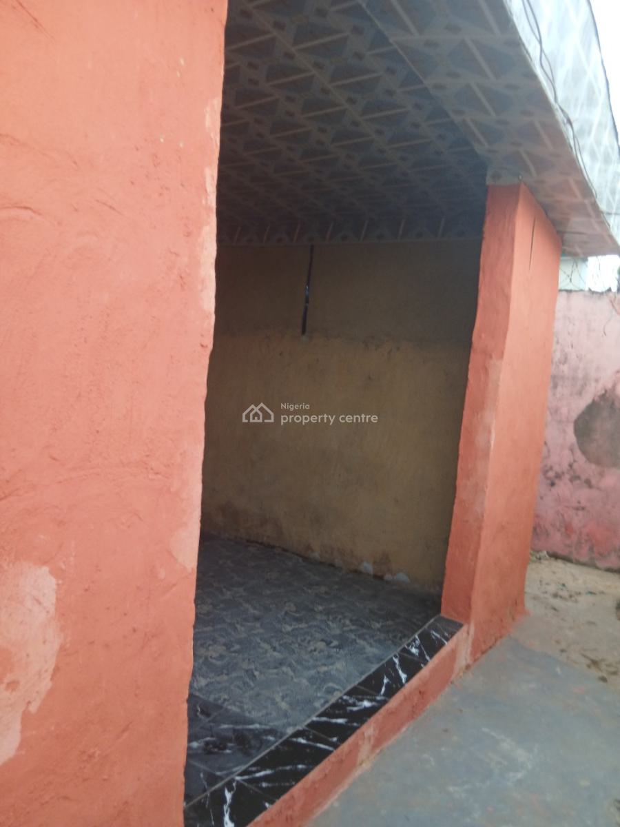 Massive Busy Open Shop, Yaba, Lagos, Shop for Rent