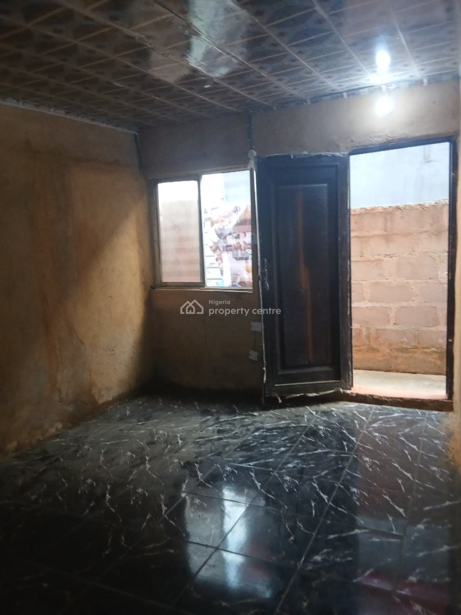 Massive Busy Open Shop, Yaba, Lagos, Shop for Rent