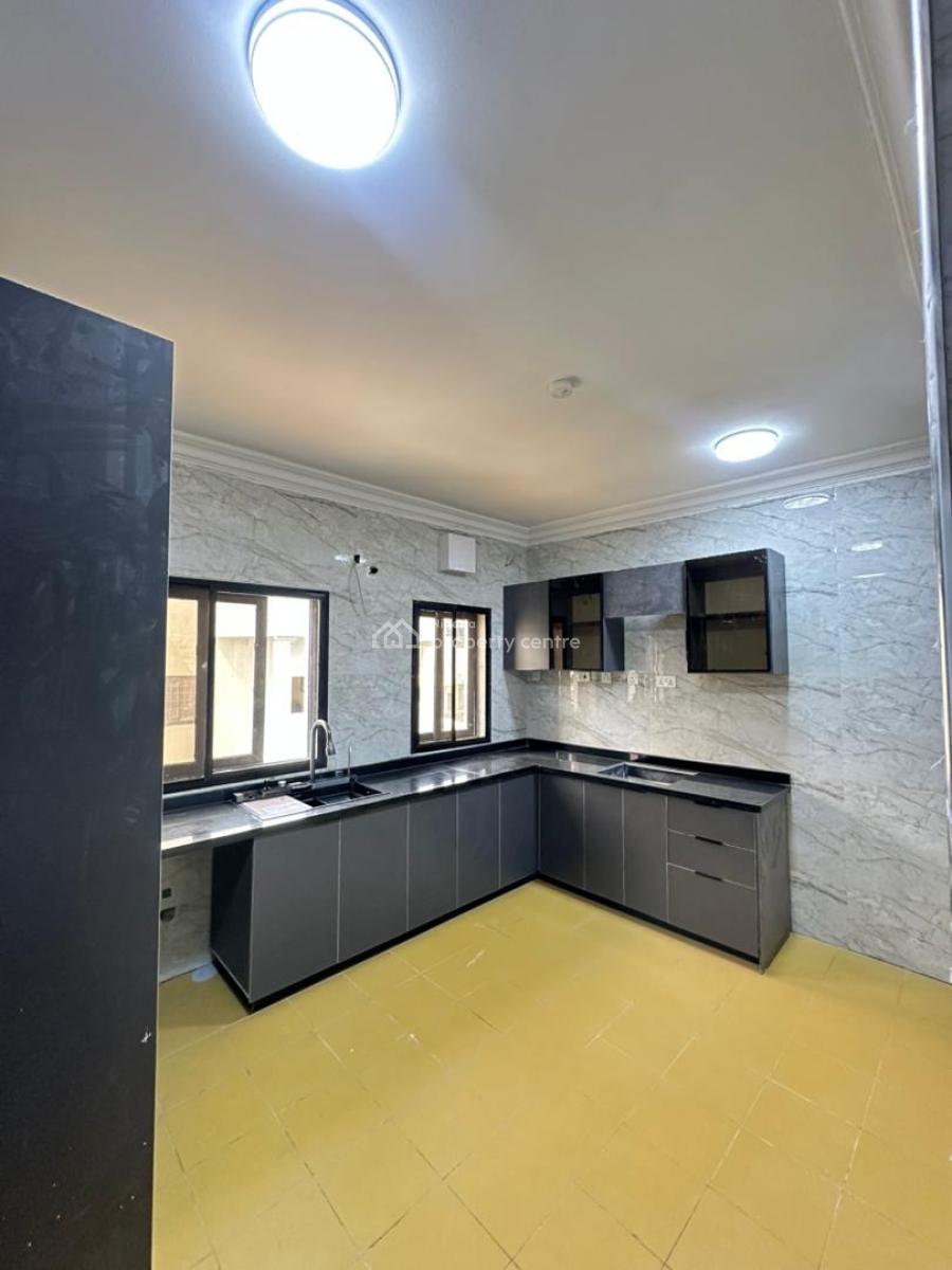 Exclusive 3 Bedroom Apartment, Lekki Phase 1, Lekki, Lagos, Flat / Apartment for Rent