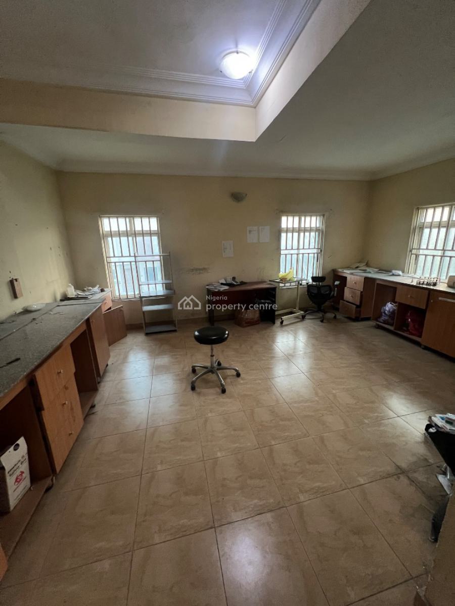 Spacious & Very Clean Commercial Property/office Space on a Major Road, Lekki Phase 1, Lekki, Lagos, Office Space for Rent