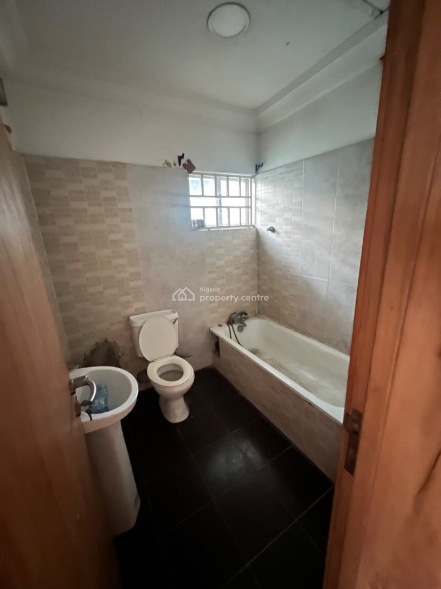 Spacious & Very Clean Commercial Property/office Space on a Major Road, Lekki Phase 1, Lekki, Lagos, Office Space for Rent