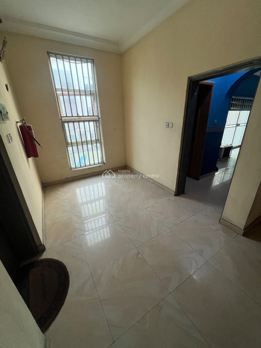 Spacious & Very Clean Commercial Property/office Space on a Major Road, Lekki Phase 1, Lekki, Lagos, Office Space for Rent
