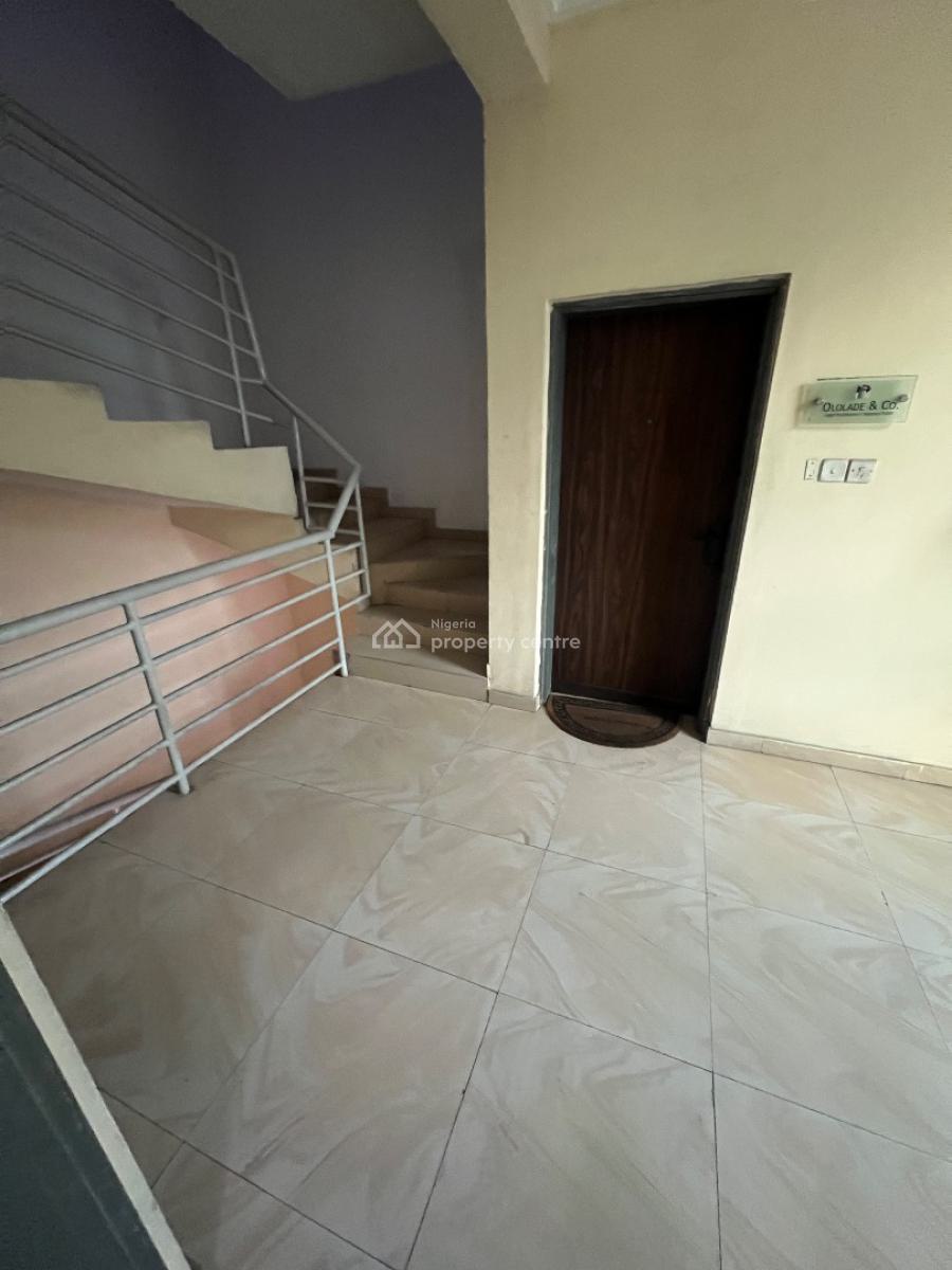 Spacious & Very Clean Commercial Property/office Space on a Major Road, Lekki Phase 1, Lekki, Lagos, Office Space for Rent