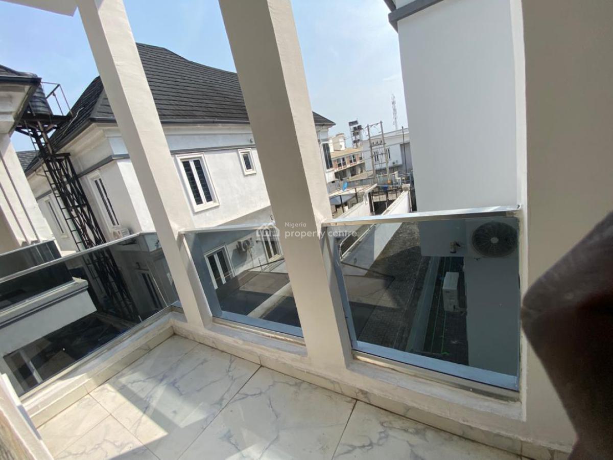 Expansive Master Bedroom, Orchid Road, Lekki, Lagos, House for Rent