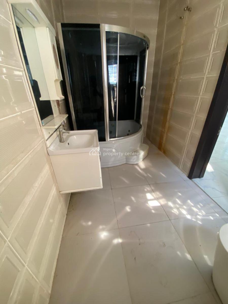 Expansive Master Bedroom, Orchid Road, Lekki, Lagos, House for Rent