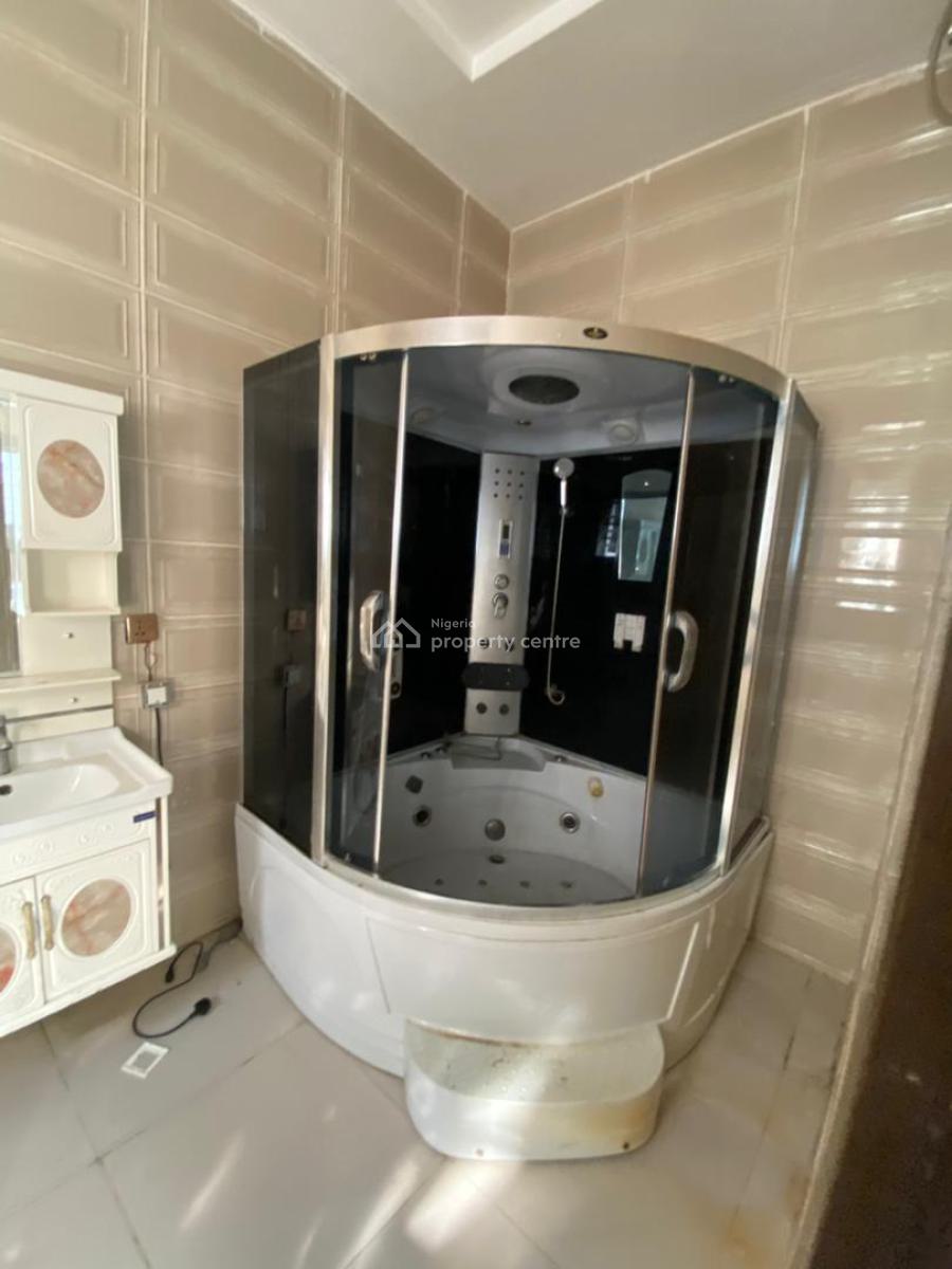 Expansive Master Bedroom, Orchid Road, Lekki, Lagos, House for Rent