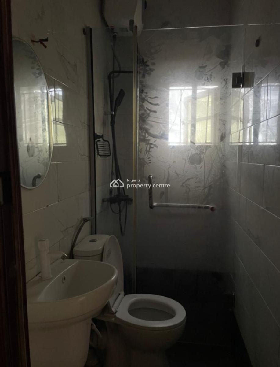Clean 3 Bedroom Flat Upstairs, Chevy View Estate, Lekki, Lagos, Flat / Apartment for Rent
