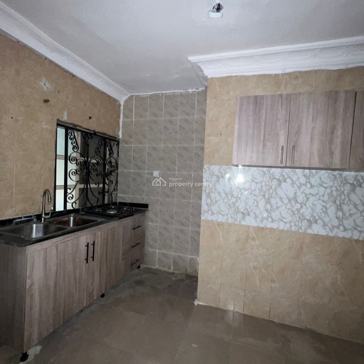Nice and Spacious Executive 2 Bedroom Apartment, Lekki Phase 1, Lekki, Lagos, Flat / Apartment for Rent