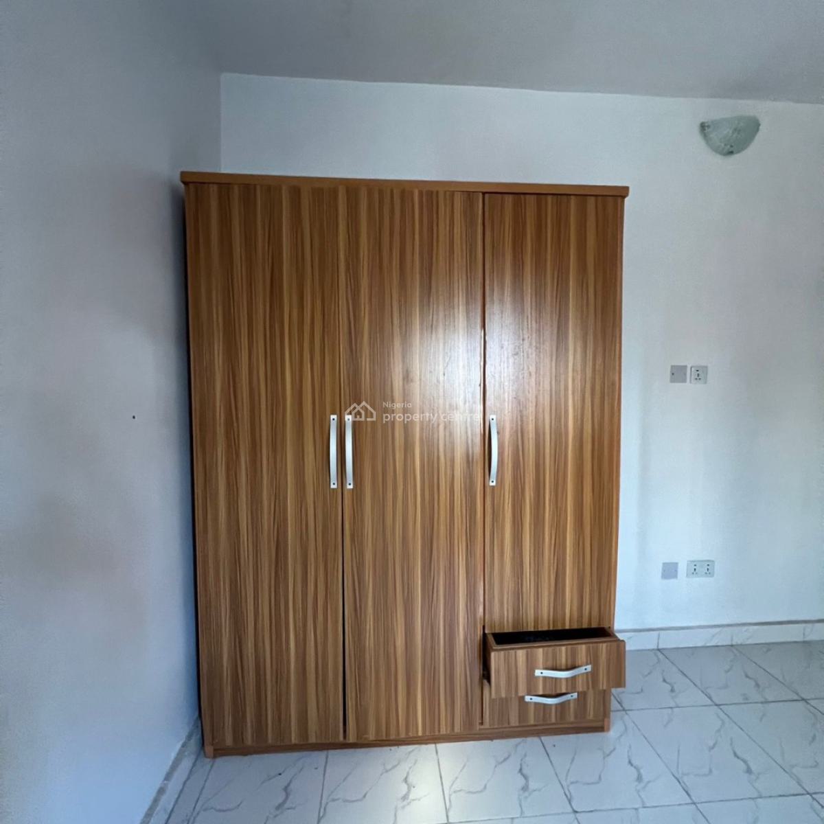 Executive 3 Bedroom Apartment All Rooms En-suite, Lekki Phase 1, Lekki, Lagos, Flat / Apartment for Rent