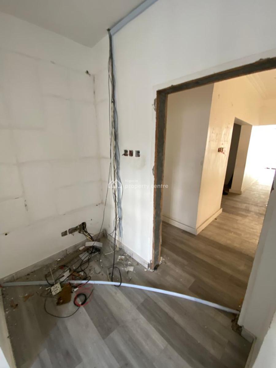 Office Space on a Major Busy Road, Lekki Phase 1, Lekki, Lagos, Office Space for Rent