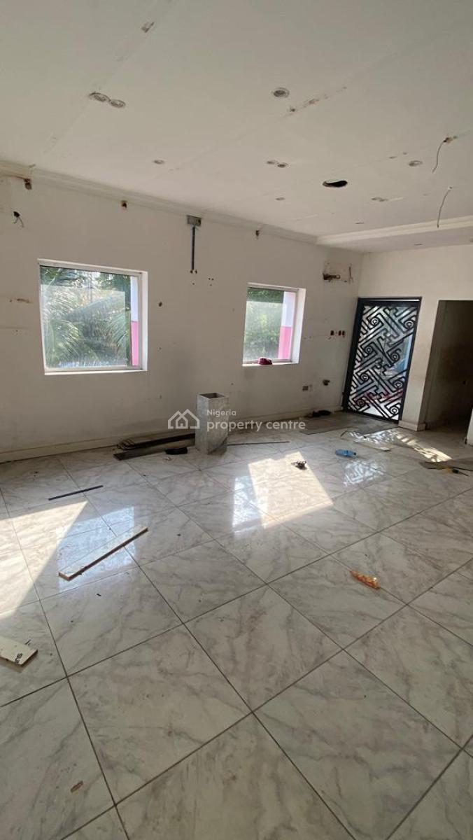 Office Space on a Major Busy Road, Lekki Phase 1, Lekki, Lagos, Office Space for Rent