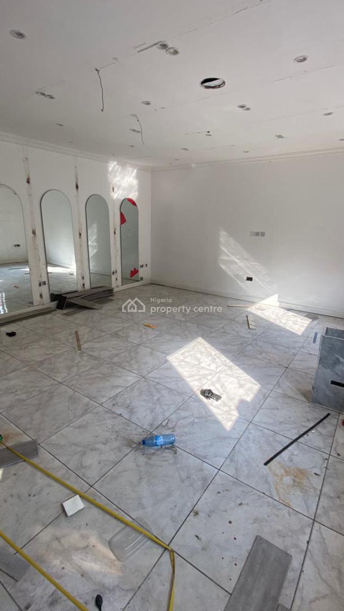 Office Space on a Major Busy Road, Lekki Phase 1, Lekki, Lagos, Office Space for Rent