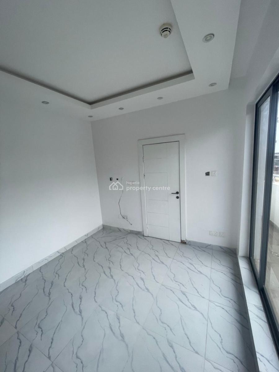 Fully Serviced 2 Bedroom Flat with Gym and Swimming Pool, Lekki Phase 1, Lekki, Lagos, Flat / Apartment for Rent